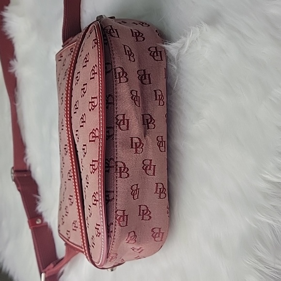 DOONEY & BOURKE VTG Cabriolet Red Monogram Print Canvas Flap Messager Saddle Bag - Picture 3 of 16